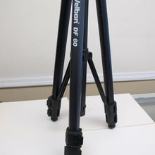 Load image into Gallery viewer, Velbon DF60 Tripod
