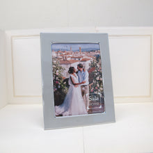 Load image into Gallery viewer, Sala Home Photo Frame in 5x7 Inches
